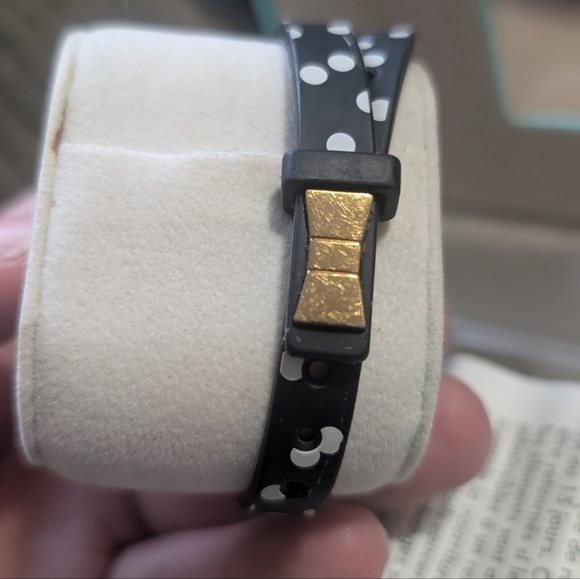 Kate Spade New York black and white dot scallop activity tracker in Box - Picture 3 of 4